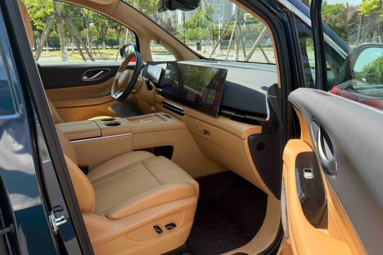 Used VOYAH Dream 2025 PHEV Four-Wheel-Drive Flagship Kunpeng Edition Right Front Seat