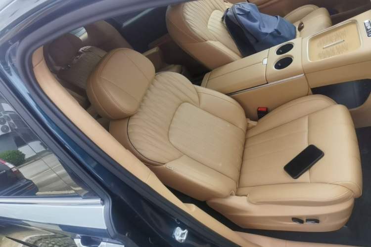 Used VOYAH Dream 2025 PHEV Four-Wheel-Drive Flagship Kunpeng Edition Right Front Seat