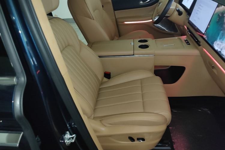 Used VOYAH Dream 2025 PHEV Four-Wheel-Drive Flagship Kunpeng Edition Right Front Seat