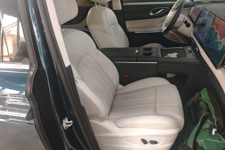 Used VOYAH Dream 2025 PHEV Four-Wheel Drive Prestige Kunpeng Edition Right Front Seat