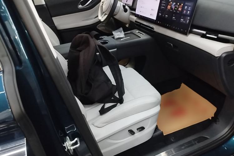 Used VOYAH Dream 2025 PHEV Four-Wheel-Drive Flagship Kunpeng Edition Right Front Seat