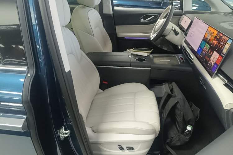 Used VOYAH Dream 2025 PHEV Four-Wheel-Drive Flagship Kunpeng Edition Right Front Seat