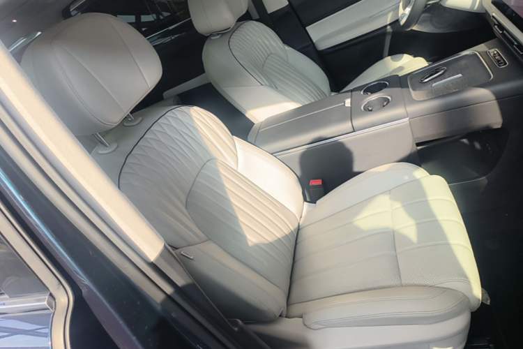 Used VOYAH Dream 2025 PHEV Four-Wheel-Drive Flagship Kunpeng Edition Right Front Seat