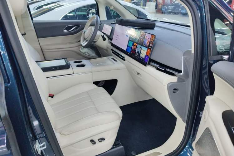 Used VOYAH Dream 2025 PHEV Four-Wheel-Drive Flagship Kunpeng Edition Right Front Seat
