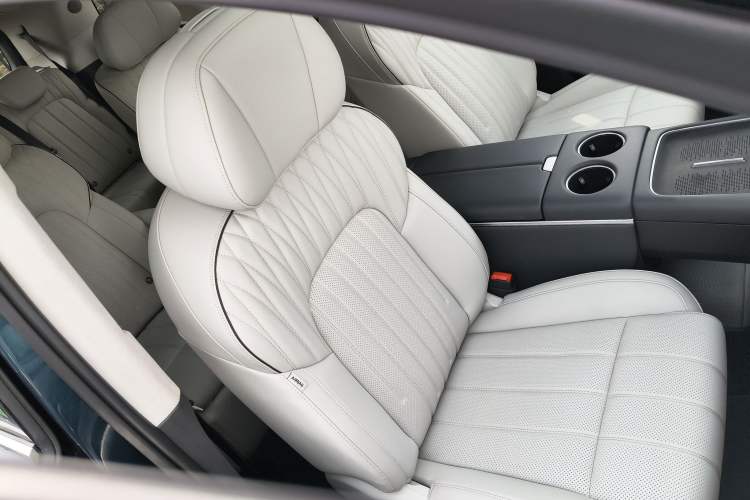 Used VOYAH Dream 2025 PHEV Four-Wheel-Drive Flagship Kunpeng Edition Right Front Seat