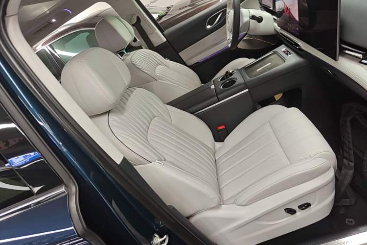 Used VOYAH Dream 2025 PHEV Four-Wheel-Drive Flagship Kunpeng Edition Right Front Seat