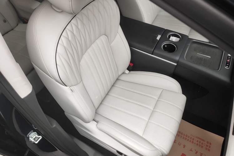Used VOYAH Dream 2025 PHEV Four-Wheel-Drive Flagship Kunpeng Edition Right Front Seat
