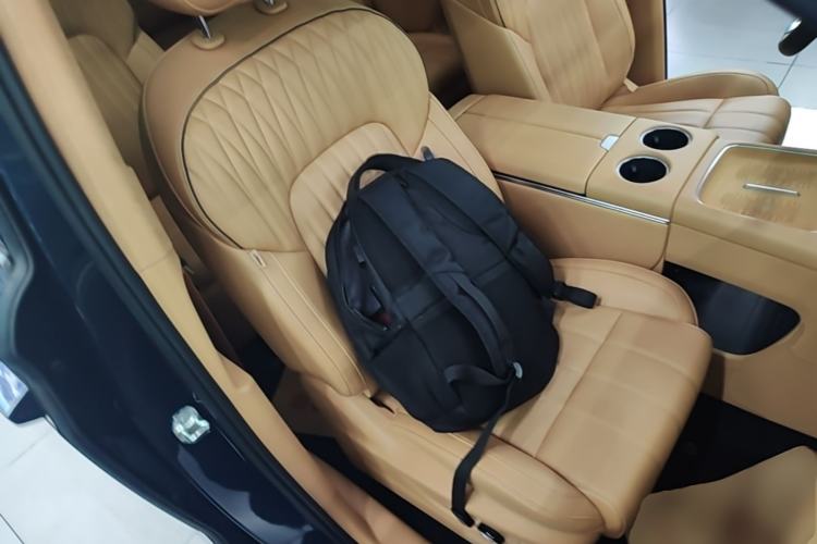 Used VOYAH Dream 2025 PHEV Four-Wheel-Drive Flagship Kunpeng Edition Right Front Seat