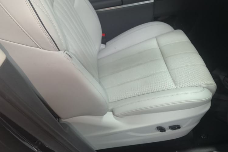 Used VOYAH Dream 2025 PHEV Four-Wheel-Drive Flagship Kunpeng Edition Right Front Seat