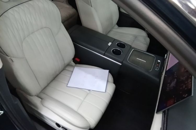 Used VOYAH Dream 2025 PHEV Four-Wheel-Drive Flagship Kunpeng Edition Right Front Seat