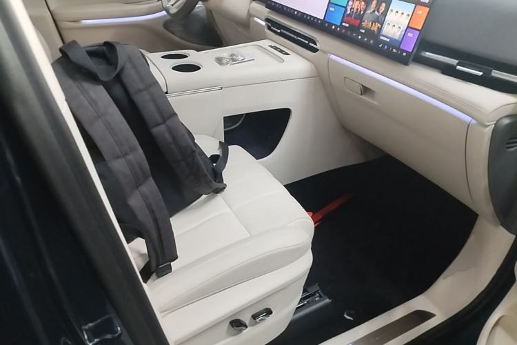 Used VOYAH Dream 2025 PHEV Four-Wheel-Drive Flagship Kunpeng Edition Right Front Seat