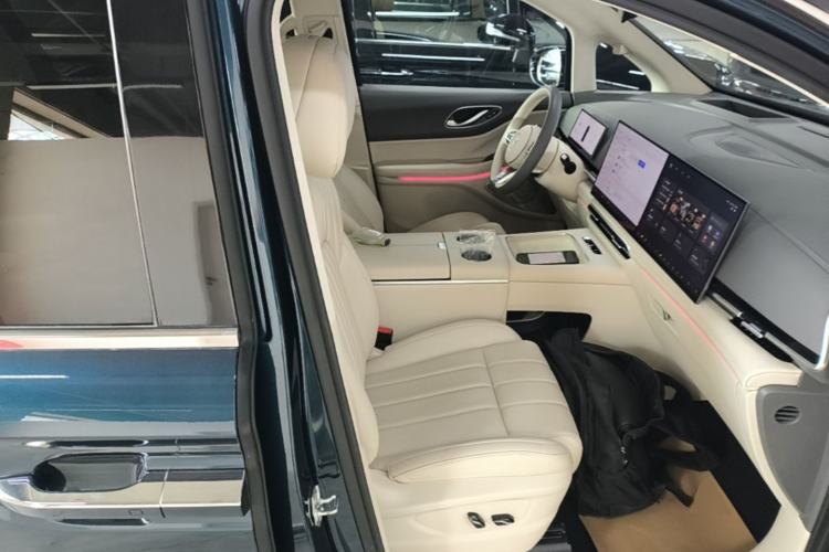 Used VOYAH Dream 2025 PHEV Four-Wheel-Drive Flagship Kunpeng Edition Right Front Seat