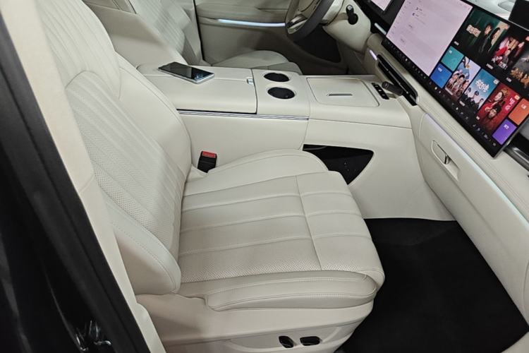 Used VOYAH Dream 2025 PHEV Four-Wheel-Drive Flagship Kunpeng Edition Right Front Seat
