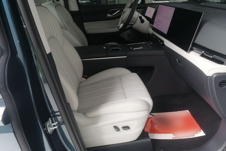 Used VOYAH Dream 2025 PHEV Four-Wheel-Drive Flagship Kunpeng Edition Right Front Seat