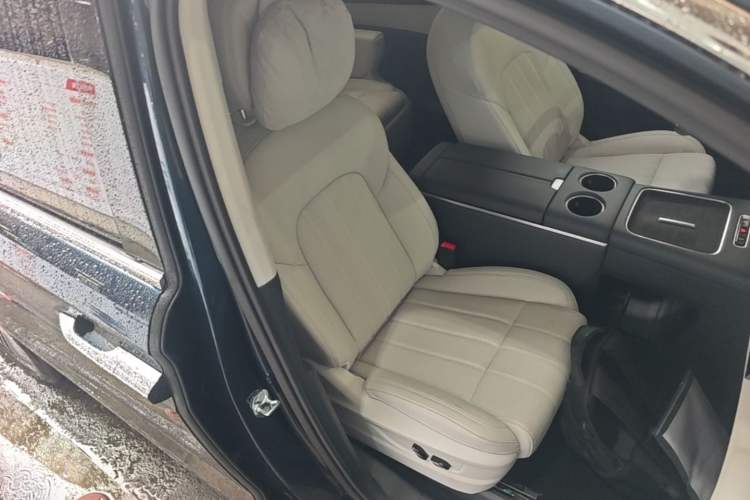 Used VOYAH Dream 2025 PHEV Four-Wheel Drive Excellence Kunpeng Edition Right Front Seat