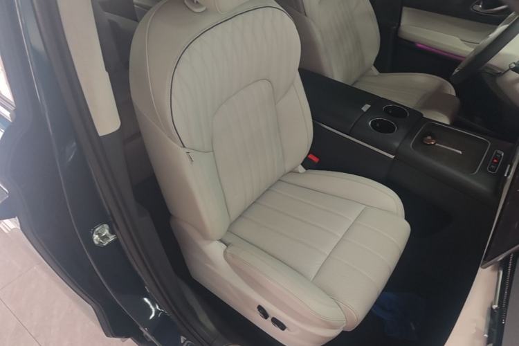 Used VOYAH Dream 2025 PHEV Four-Wheel-Drive Flagship Kunpeng Edition Right Front Seat