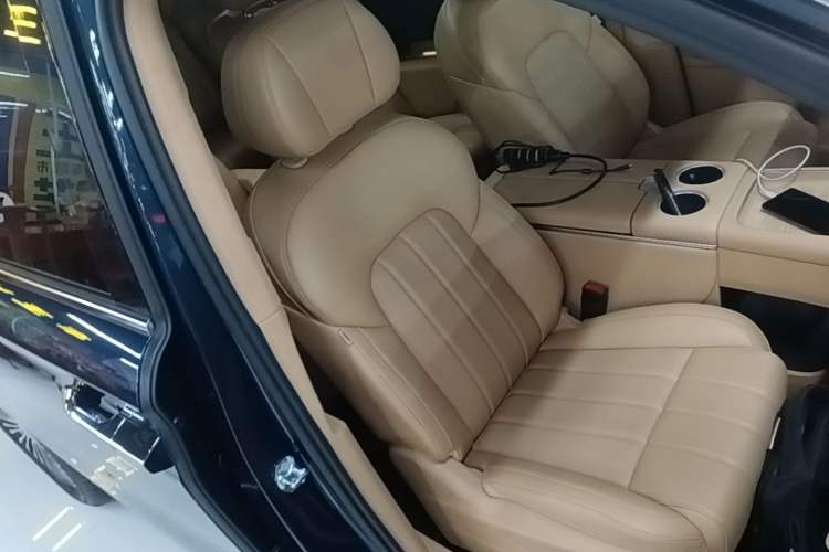 Used VOYAH Dream 2025 PHEV Four-Wheel Drive Prestige Qiankun Edition Right Front Seat