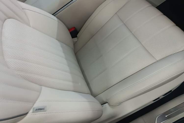 Used VOYAH Dream 2025 PHEV Four-Wheel-Drive Flagship Kunpeng Edition Right Front Seat