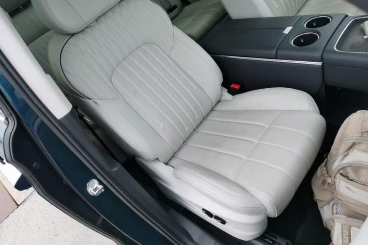Used VOYAH Dream 2025 PHEV Four-Wheel-Drive Flagship Kunpeng Edition Right Front Seat