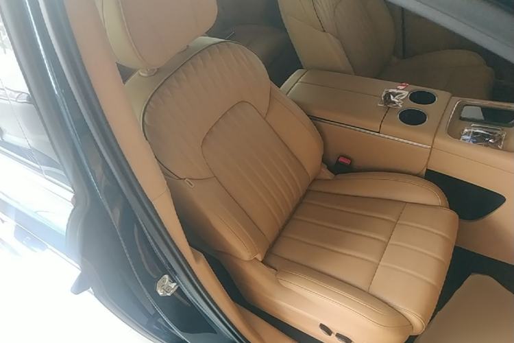 Used VOYAH Dream 2025 PHEV Four-Wheel-Drive Flagship Kunpeng Edition Right Front Seat