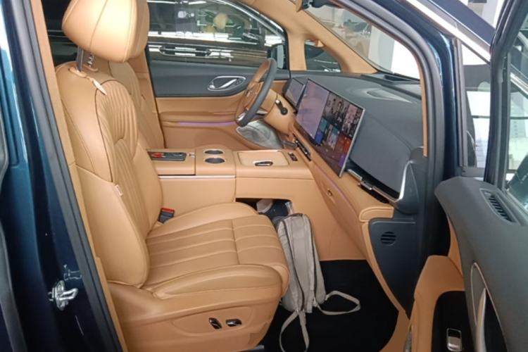 Used VOYAH Dream 2025 PHEV Four-Wheel-Drive Flagship Kunpeng Edition Right Front Seat