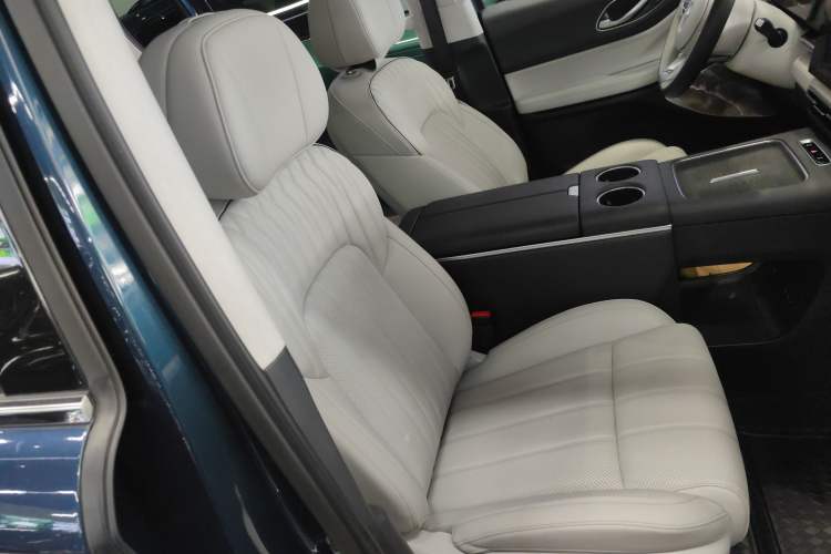 Used VOYAH Dream 2025 PHEV Four-Wheel-Drive Flagship Kunpeng Edition Right Front Seat