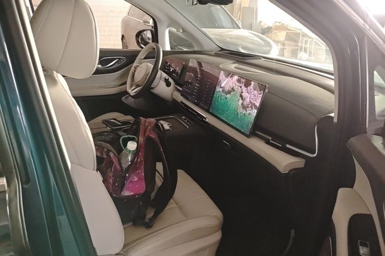 Used VOYAH Dream 2025 PHEV Four-Wheel-Drive Flagship Kunpeng Edition Right Front Seat