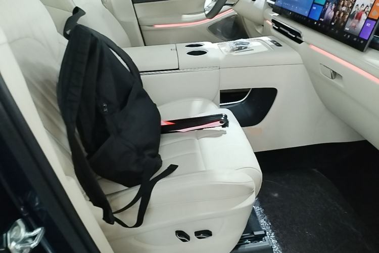 Used VOYAH Dream 2025 PHEV Four-Wheel-Drive Flagship Kunpeng Edition Right Front Seat