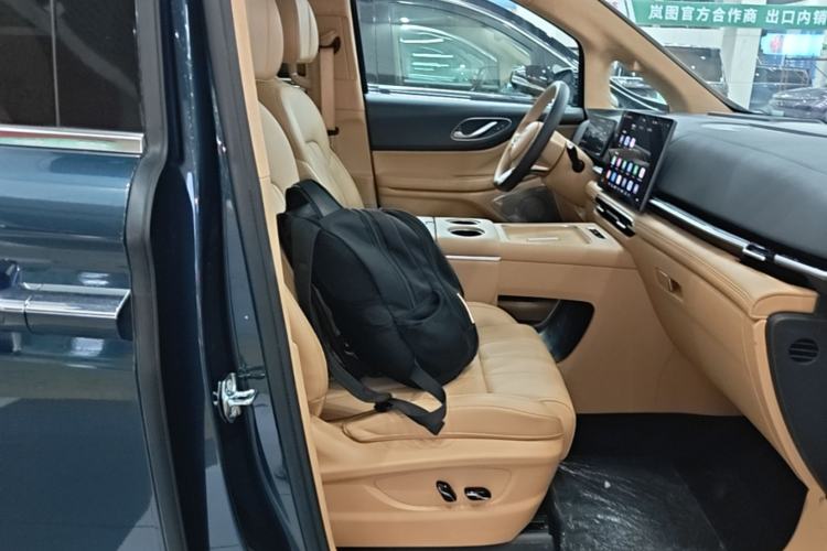 Used VOYAH Dream 2025 PHEV Four-Wheel Drive Prestige Qiankun Edition Right Front Seat