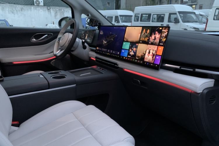 Used VOYAH Dream 2025 PHEV Four-Wheel Drive Prestige Kunpeng Edition Right Front Seat