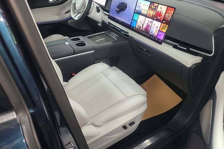 Used VOYAH Dream 2025 PHEV Four-Wheel-Drive Flagship Kunpeng Edition Right Front Seat