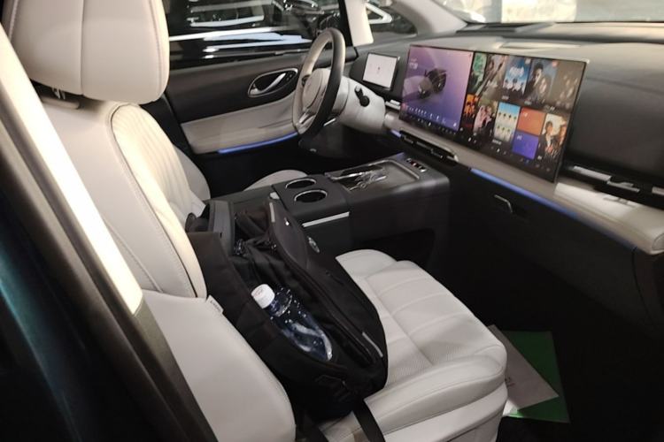 Used VOYAH Dream 2025 PHEV Four-Wheel-Drive Flagship Kunpeng Edition Right Front Seat