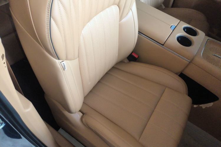 Used VOYAH Dream 2025 PHEV Four-Wheel-Drive Flagship Kunpeng Edition Right Front Seat