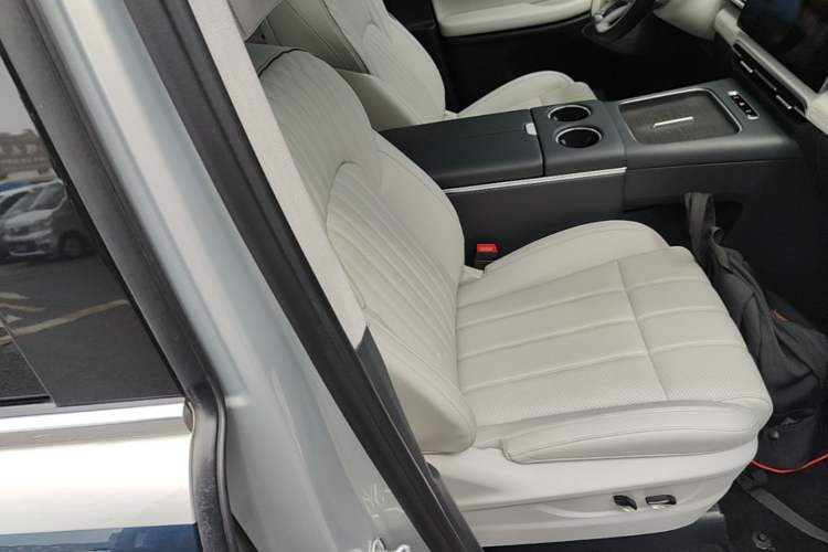 Used VOYAH Dream 2025 PHEV Four-Wheel-Drive Flagship Version – Qiankun Edition Right Front Seat