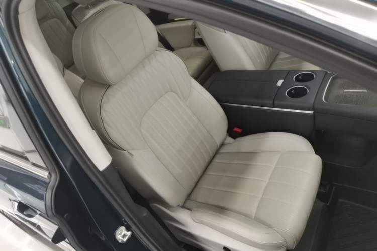 Used VOYAH Dream 2025 PHEV Four-Wheel-Drive Flagship Kunpeng Edition Right Front Seat
