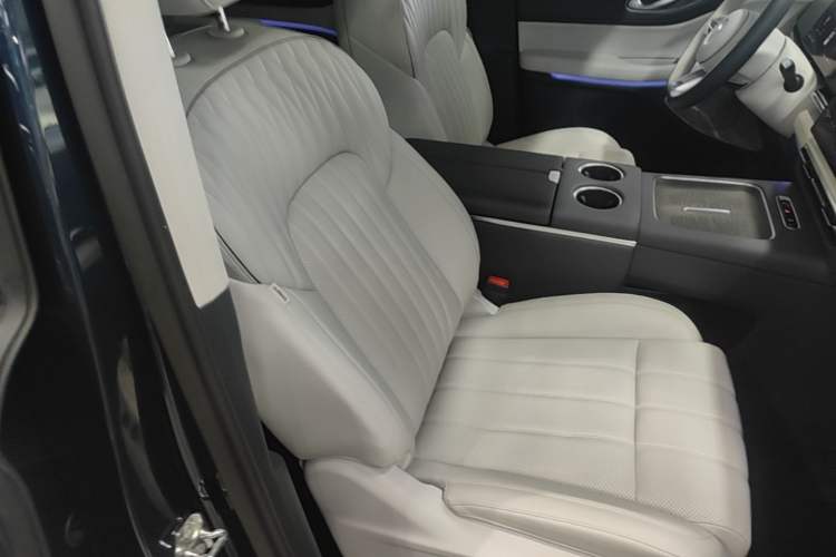 Used VOYAH Dream 2025 PHEV Four-Wheel-Drive Flagship Kunpeng Edition Right Front Seat