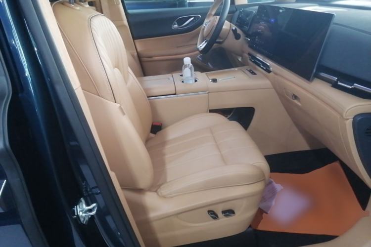 Used VOYAH Dream 2025 PHEV Four-Wheel-Drive Flagship Kunpeng Edition Right Front Seat