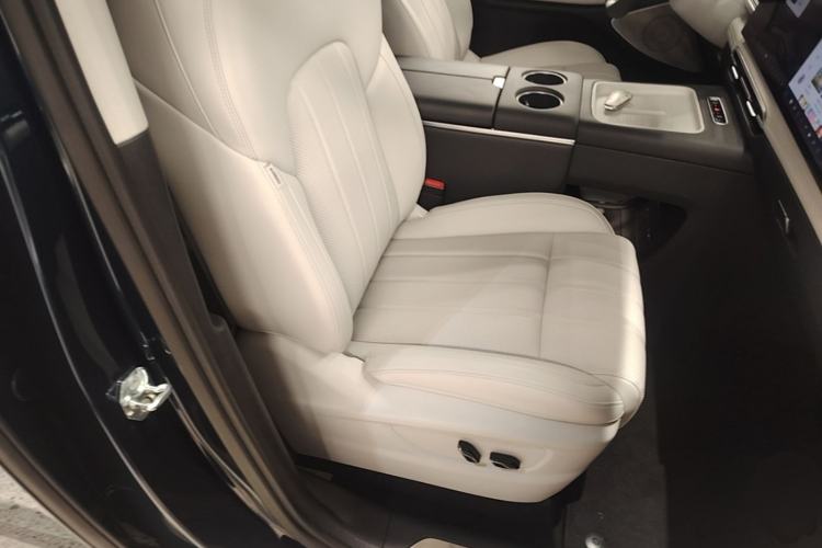 Used VOYAH Dream 2025 PHEV Four-Wheel Drive Prestige Kunpeng Edition Right Front Seat