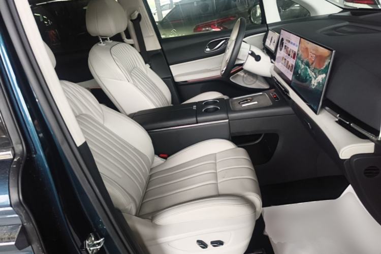 Used VOYAH Dream 2025 PHEV Four-Wheel-Drive Flagship Kunpeng Edition Right Front Seat