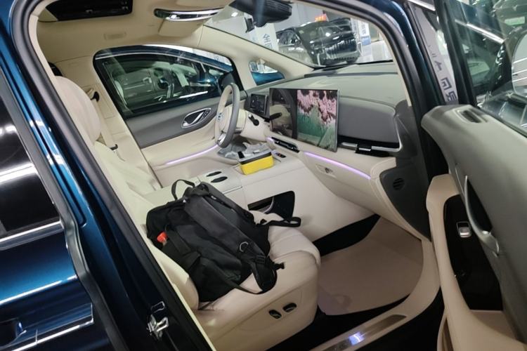 Used VOYAH Dream 2025 PHEV Four-Wheel Drive Prestige Kunpeng Edition Right Front Seat