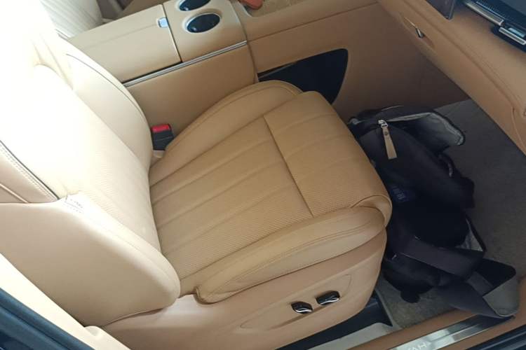 Used VOYAH Dream 2025 PHEV Four-Wheel-Drive Flagship Kunpeng Edition Right Front Seat
