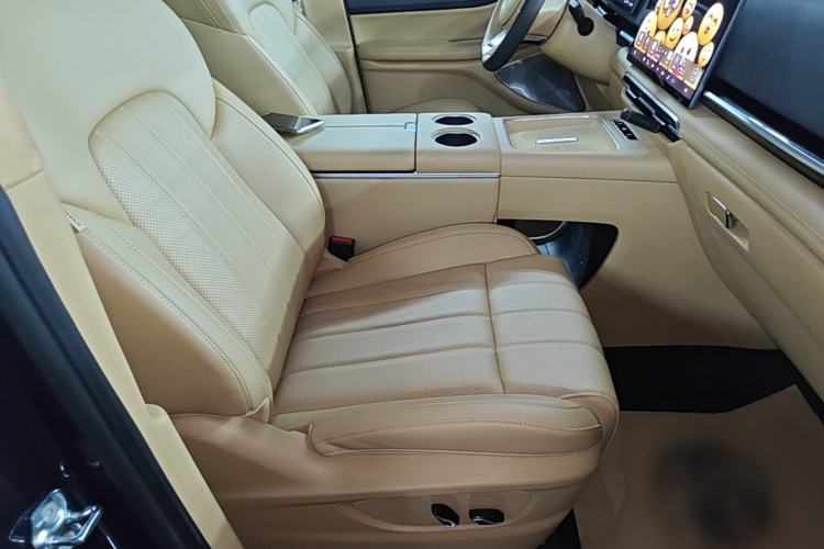 Used VOYAH Dream 2025 PHEV Four-Wheel Drive Prestige Qiankun Edition Right Front Seat