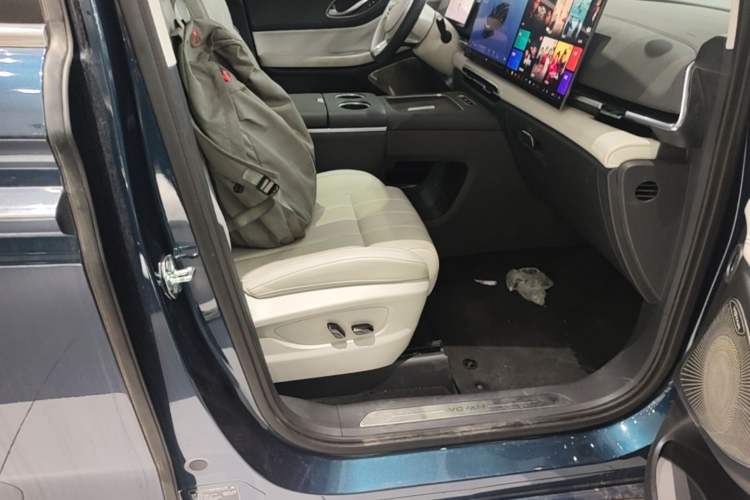 Used VOYAH Dream 2025 PHEV Four-Wheel-Drive Flagship Kunpeng Edition Right Front Seat