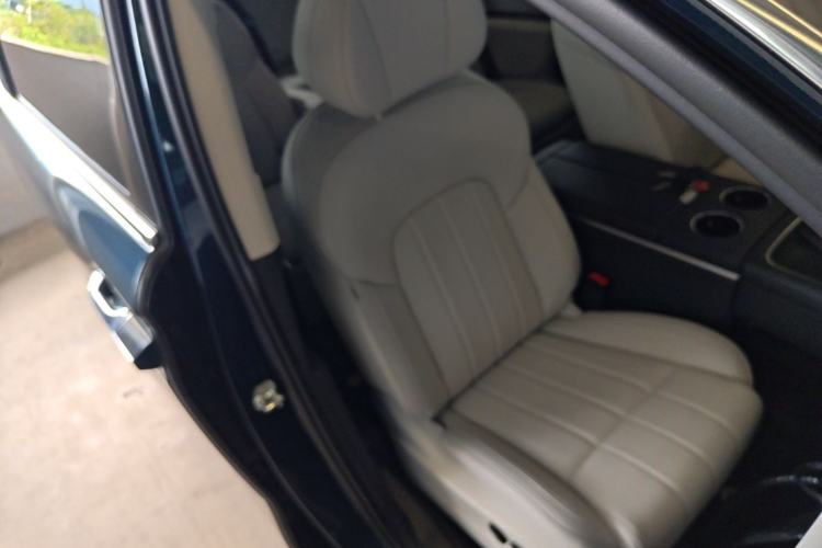 Used VOYAH Dream 2025 PHEV Four-Wheel Drive Prestige Kunpeng Edition Right Front Seat