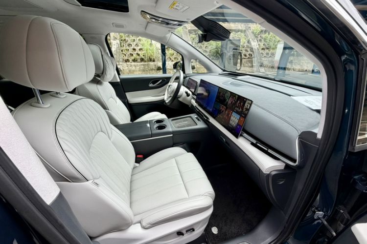 Used VOYAH Dream 2025 PHEV Four-Wheel-Drive Flagship Kunpeng Edition Right Front Seat