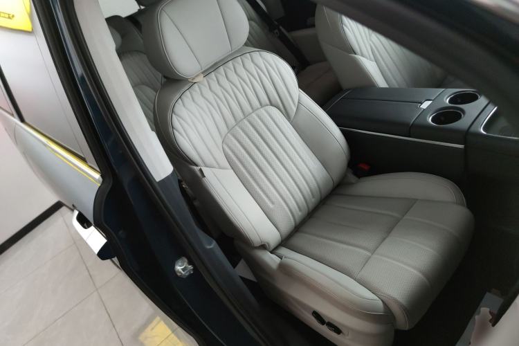 Used VOYAH Dream 2025 PHEV Four-Wheel-Drive Flagship Kunpeng Edition Right Front Seat