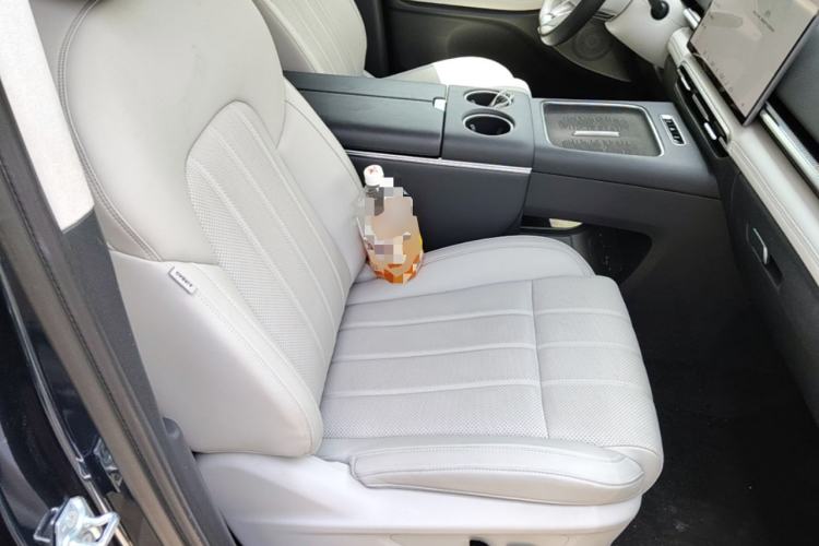 Used VOYAH Dream 2025 PHEV Four-Wheel Drive Prestige Qiankun Edition Right Front Seat