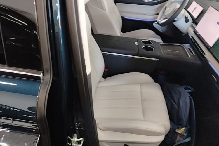 Used VOYAH Dream 2025 PHEV Four-Wheel-Drive Flagship Kunpeng Edition Right Front Seat