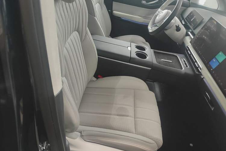 Used VOYAH Dream 2025 PHEV Four-Wheel-Drive Flagship Kunpeng Edition Right Front Seat