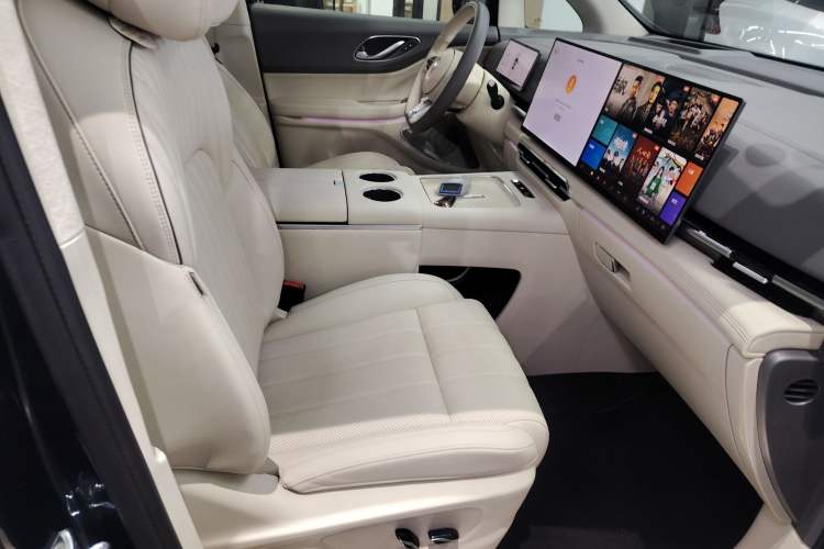 Used VOYAH Dream 2025 PHEV Four-Wheel-Drive Flagship Kunpeng Edition Right Front Seat